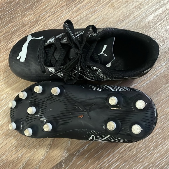 Puma Kids Soccer Shoes - Picture 6 of 8